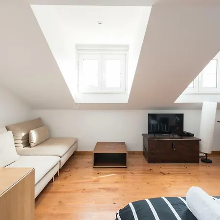Cozy In Bairro Alto Лиссабон