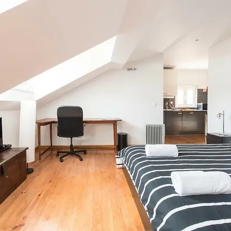 Cozy In Bairro Alto Апартаменты *